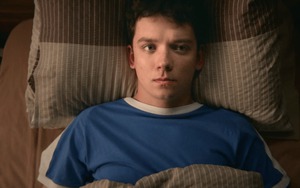 Xem phim Sex Education, tự dưng tôi nhớ đến câu chuyện chị hàng xóm vô tư kể vài ngày trước: Phản cảm vô cùng!