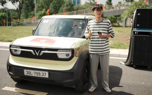 Chuyển đổi xanh ngay từ chiếc ô tô đầu tiên: Người trẻ háo hức chào đón xe điện