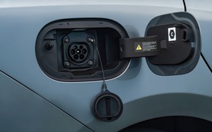 Phân khúc sedan phổ thông lần đầu có lựa chọn PHEV