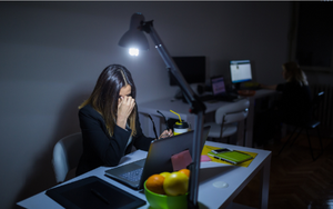 Cùng làm 1 dự án nhưng chỉ được thưởng 3 triệu đồng, đồng nghiệp nhận 300 triệu đồng, cô gái bỏ việc ngay: "Tôi chỉ thông báo chứ không phải thương lượng"