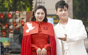 Vợ chồng ca sĩ Việt Sơn - Hồng Hạnh cùng xuất hiện, hát chung tại sự kiện ở Hà Nội