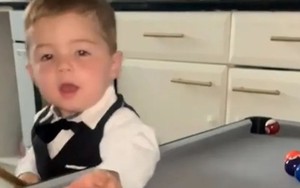 Thần đồng bi-a 2 tuổi gây sốt