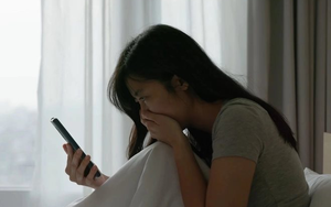 Người phụ nữ ở Hà Nội thực hiện 100 lần chuyển khoản 200 triệu đồng, lần thứ 101 bất ngờ quay xe báo công an