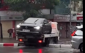 Người dân phát hiện lái xe cứu hộ trèo qua dải phân cách cứng, lập tức báo cho Cục CSGT