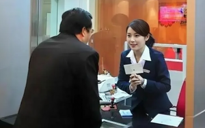 Người đàn ông gửi tiết kiệm 19 tỷ đồng, 1 năm sau tất toán, lĩnh lãi 560 triệu đồng thì sững sờ: ngân hàng thông báo "sổ tiết kiệm này là giả"