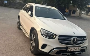 Ô tô Mercedes đỗ trên đê bị lũ trôi, 14 ngày chưa tìm thấy