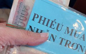 Bức ảnh xếp hàng 3 tiếng mua vàng cho con dâu tương lai