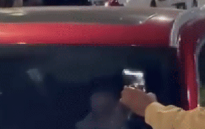 Một nữ ca sĩ vi phạm giao thông, chống đối không mở cửa xe và thản nhiên hít bóng cười