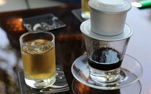 Tin vui cho người uống vài cốc cà phê, trà mỗi ngày