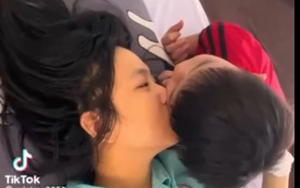 Sự thật nhói lòng về đoạn video mẹ hôn con trước khi rơi vào hôn mê sâu