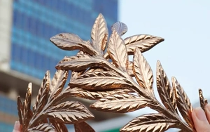 Cận cảnh vòng nguyệt quế dành cho Quán quân Đường lên đỉnh Olympia 25