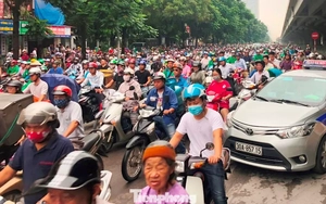 Đề xuất người dân Hà Nội đi làm, đi học lệch khung giờ để giảm ùn tắc