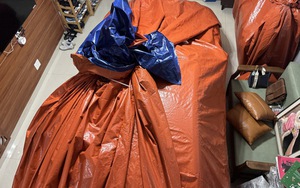 Sợ ngập, chủ xe BMW ở Đà Nẵng nghĩ ra cách ‘độc lạ’ để bảo vệ xế cưng