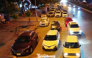 Cận cảnh tuyến đường được Trưởng Phòng CSGT Hà Nội nói 'về đêm là thành bãi xe khổng lồ'