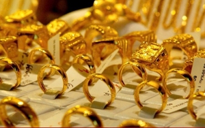 Giá vàng giảm sốc 5 triệu, nhiều người lỗ gần 10 triệu đồng/lượng sau 1 ngày