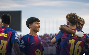 Tài năng 17 tuổi gốc Philippines đá chính cho Barcelona ở Champions League