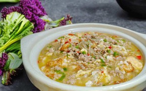 Chỉ 15 phút là nấu được món ăn thay cơm cực ngon có đủ rau và thịt, nước dùng đậm đà cho ngày gió mùa tràn về