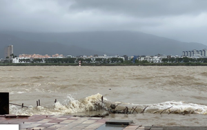 Hiện tượng lạ nước sông Hàn ở Đà Nẵng chảy ngược trước bão số 12: Vì sao?