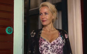 Xem phim Sex Education, tôi nhớ đến năm con gái học lớp 4: Chỉ từ độ mỏng bất thường của quyển vở mà tôi phát hiện con bị bắt nạt!