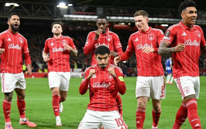 As Roma và Aston Villa thua sốc, Nottingham tạo lịch sử ở Europa League