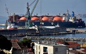 Tẩy chay khí đốt Nga, châu Âu đang mua năng lượng của Mỹ với giá “đắt ngang nước hoa Chanel”