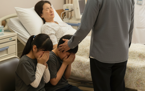 Cả nhà gặp "đại họa" vì kiểu đựng canh vừa quen vừa tiện của người Việt: Mẹ ung thư, con dậy thì sớm