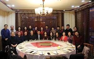 Họp lớp được hỏi tiền tiết kiệm, tôi trả lời thật 25 tỷ đồng nhưng không ai khen, nghe lớp trưởng nói một câu mà cả đời không thể quên