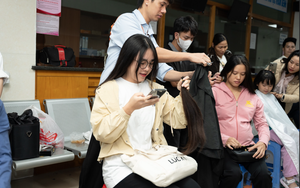 Hàng trăm người cùng làm một việc đặc biệt để gửi yêu thương tới bệnh nhân ung thư