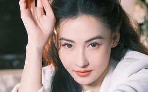 Trương Bá Chi tiết lộ "bị" con trai 18 tuổi quản lý chặt chẽ