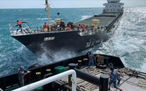 Huế: Tàu hàng chìm ngoài khơi, nguy cơ tràn dầu