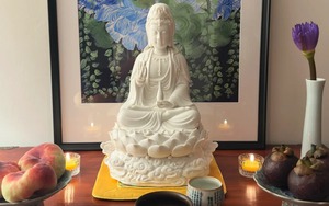 Nhà có bàn thờ Phật: Chỉ cần nhớ 4 điều này khi thắp hương, cuộc sống bỗng nhiên thuận lợi đến bất ngờ