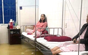 Bệnh viện lớn nhất miền Trung ngập nước, bác sĩ, bệnh nhân bì bõm chạy lũ