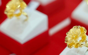 Giá vàng hôm nay 28/10: Vì sao vàng rơi cắm đầu xuống dưới 4.000 USD/ounce?