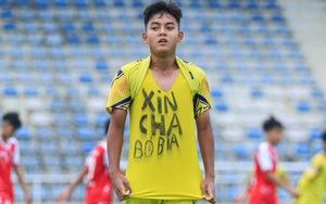 "Xin cha bỏ bia": Cầu thủ nhí trải lòng, hé lộ sự thật sau bức ảnh xôn xao làng bóng đá Việt