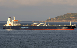 Đội 'tàu ma' chở dầu Nga và Iran vẫn giao hàng như không bị trừng phạt: Hàng chục tỷ USD dầu liên tục cập cảng, hé lộ một 'ông lớn' phương Tây đứng sau hỗ trợ