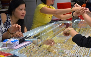 Giá vàng hôm nay, 3-10: Ồ ạt bán tháo