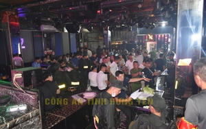 Đột kích quán bar, khởi tố chủ quán, nhân viên và 20 khách hàng