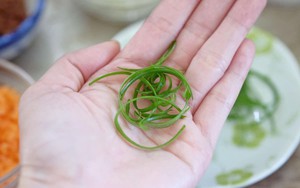 Người Việt có loại rau "nấu món gì cũng thơm" vài nghìn cả nắm nhưng ung thư miệng, thực quản, dạ dày nghe tên là SỢ