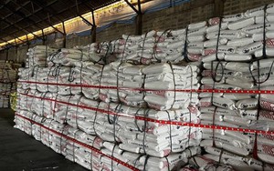 Một trung tướng chỉ huy cuộc đột kích, tóm gọn đường dây buôn bán phân bón giả quy mô lớn, tịch thu hơn 16.000 kg hóa chất không giấy phép