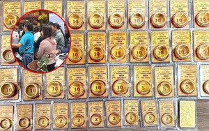 Lỡ “đu đỉnh”, người đàn ông ở Hà Nội vội mang vàng đi cắt lỗ thì gặp cảnh bất ngờ, băn khoăn