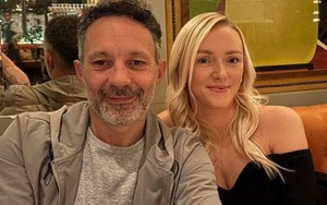 Bị vợ và anh trai cắm sừng, 14 năm sau, cầu thủ nổi tiếng thông báo đính hôn, hạnh phúc sau bi kịch