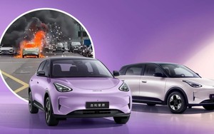 (Clip): Xe điện Geely bốc cháy, nổ như pháo hoa tại Trung Quốc