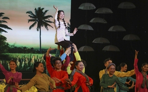 MC Huỳnh Thơ kết hợp vọng cổ, rap trên sân khấu Tình bolero