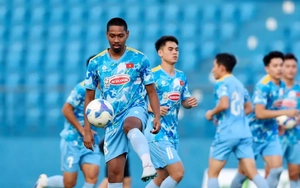 Ba cầu thủ phải tập riêng trong buổi tập đầu tiên của tuyển Việt Nam