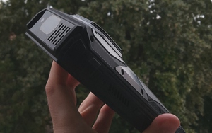 Trải nghiệm điện thoại “cục gạch” có máy chiếu, pin gấp 6 lần iPhone Air, vỏ siêu bền ném không vỡ hỏng