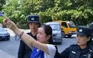 Nữ sinh xuất sắc bị cảnh sát ập vào bắt ngay trong lớp học, danh tính thật khiến bạn bè toát mồ hôi lạnh