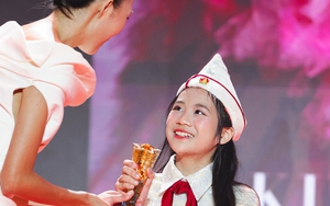 An Cát Diệp được vinh danh "Kid Model of the Year": Con thần tượng mẹ, con rất yêu mẹ