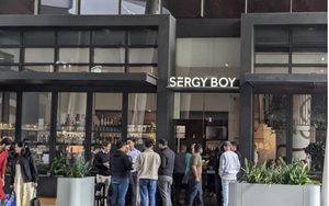 Quán cà phê đặt menu phục vụ “cà phê pha sữa mẹ” khiến khách hoang mang