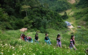 “Ngôi làng nguyên thủy” không sóng điện thoại, không wifi, không nhà bê tông ở Sơn La bất ngờ xuất hiện trong chương trình truyền hình thực tế lần đầu có mặt ở Việt Nam