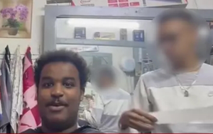 Tiết kiệm bằng cách bay 3.000km từ Anh sang châu Phi để cắt tóc